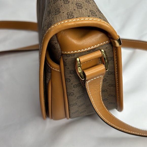 GUCCI Leather Crossbody ~EUC - Picture 17 of 17